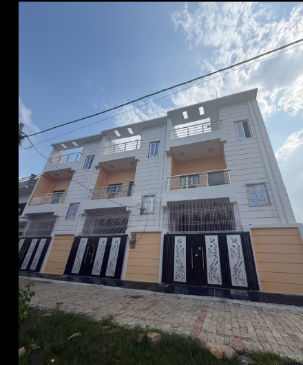 Flat  in goitaha varanasi