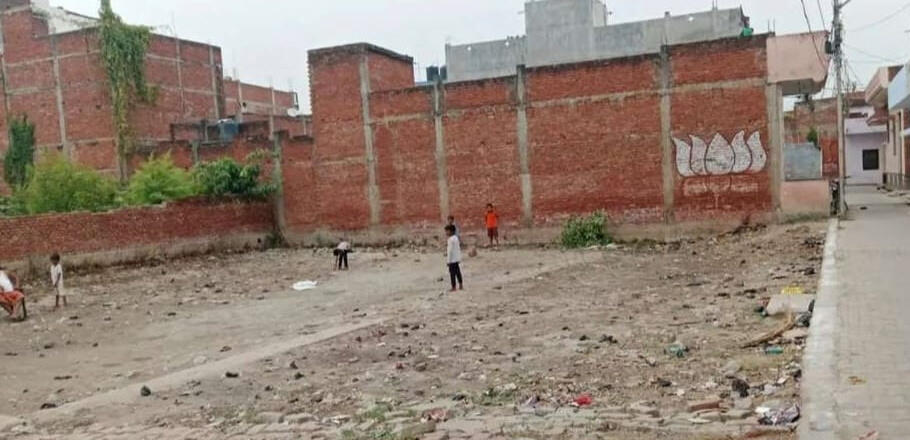 Flat in Hanumanpur
