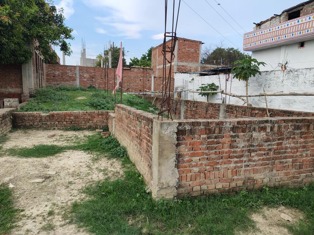 Plot in Kadipur