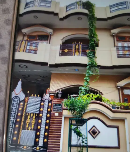 fLAT IN VISHWANATHPURI COLONY BHOJUBEER